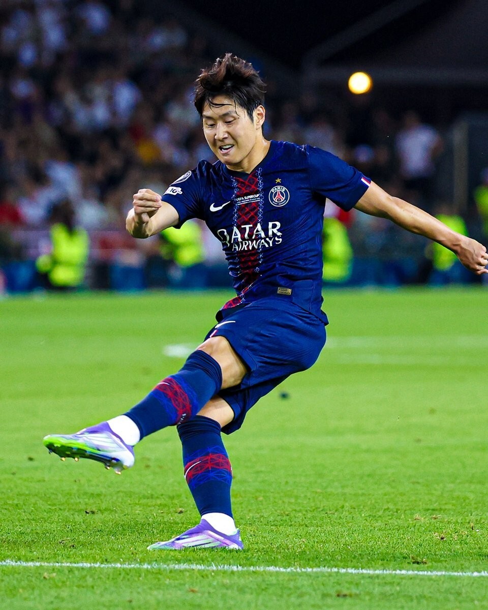 包含巴黎圣日耳曼法甲战胜尼斯李刚仁精准助攻的词条