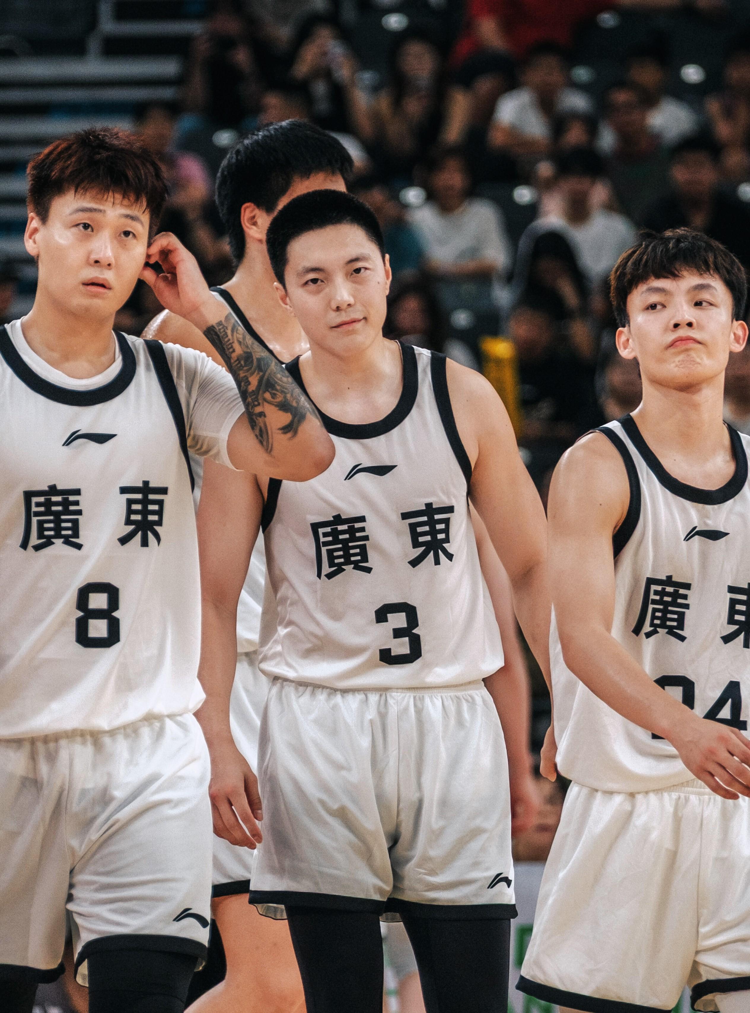 包含广东宏远CBA战胜北京首钢徐杰三分制胜的词条